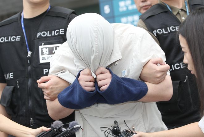 63岁关之琳现状:独居豪宅无子女,与狗为伴,富豪前夫69岁喜当爹