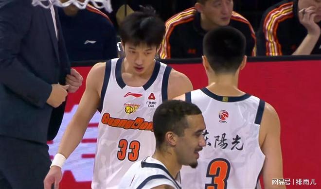 25岁超模凯雅罕见谈哥哥:他挣扎了十年,一个月后他走了