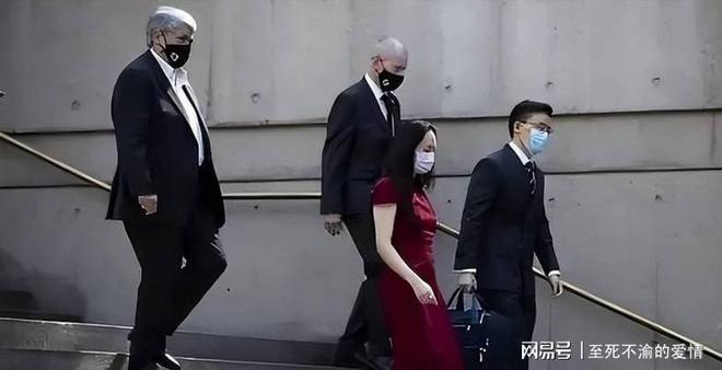 马斯克预言2036年钱将“没用”,诺奖得主:那你捐1万亿?马斯克:正有此意