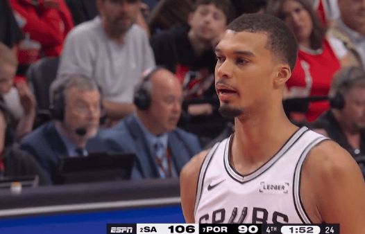 威尼斯中场佩雷斯:升级派对太疯狂了,我不会回西班牙了
