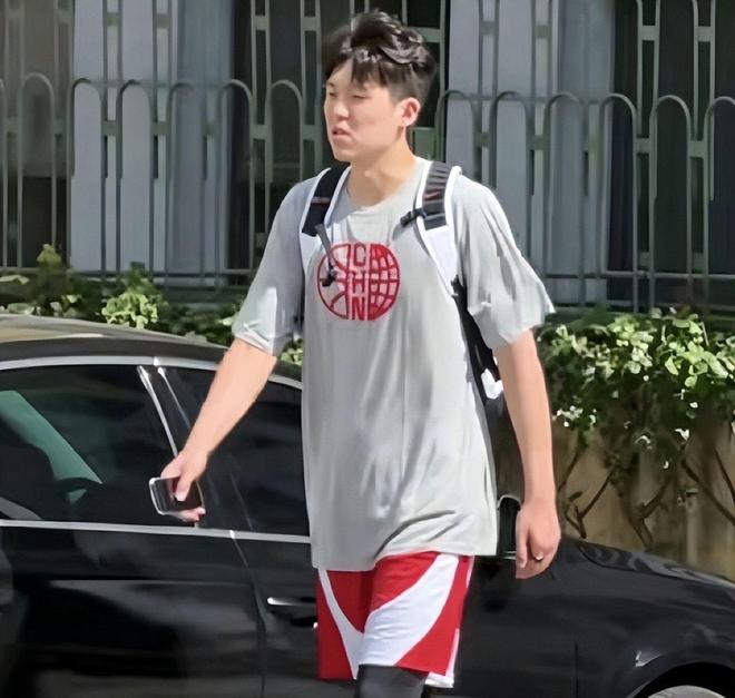 老大老二很不同?出生顺序真有讲究!最新研究添新证:不仅性格有差异,出生顺序还会影响患病风险,神经发育偏爱头胎,消化感染青睐二胎
