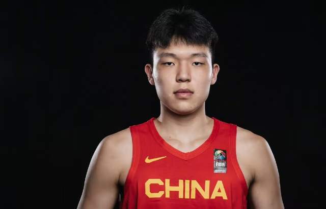 太“下流”了!山东家长怒斥课外书《狼王梦》中描写母狼哺乳的文字,认为内容不适合小学生阅读,引发争议