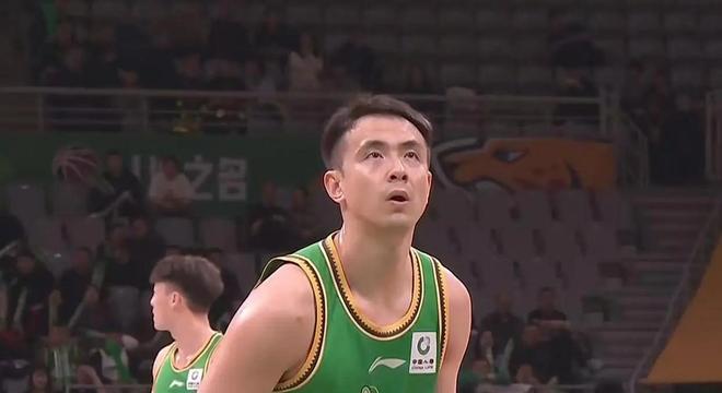 光好看有什么用!首发21分钟5中0一分不得,球迷:看你打球太痛苦