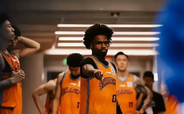 签一天短约!洛瑞将以猛龙球员身份正式退役:7号球衣也将退役