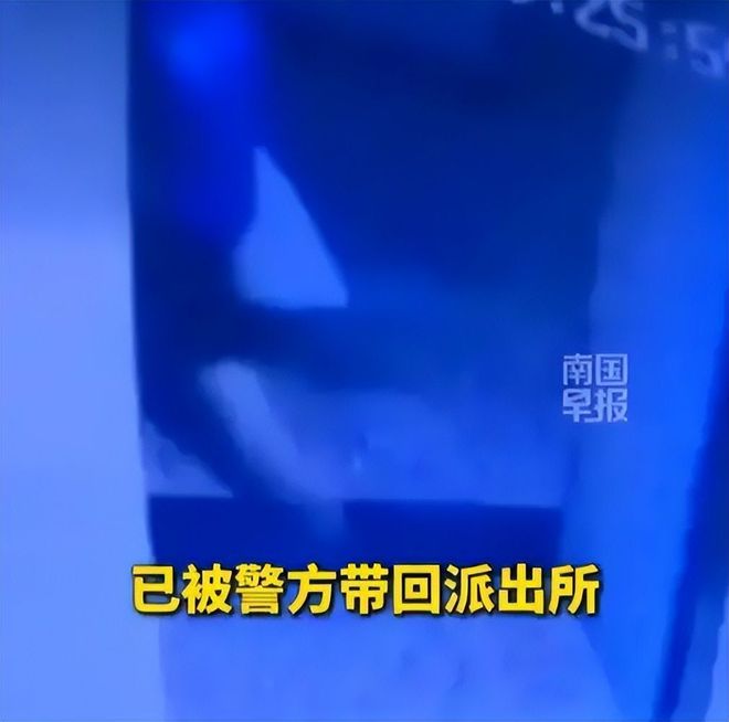 丢人!上海阿根廷球迷在警方面前公然挑衅 模仿猩猩种族歧视黑人