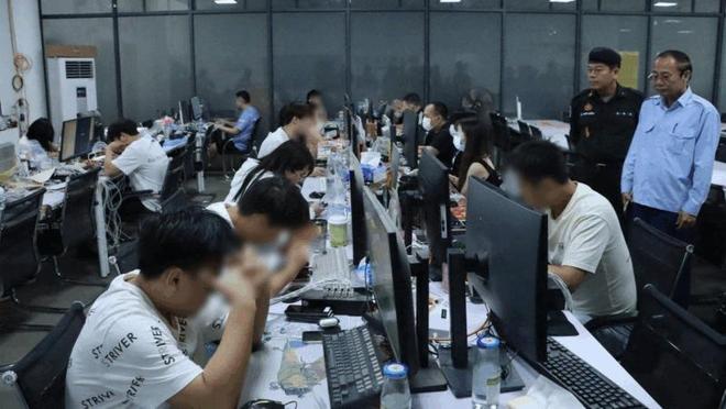 南海彻底崩盘!菲军持械开火碰瓷,中方下绝杀通牒:逾期直接清场