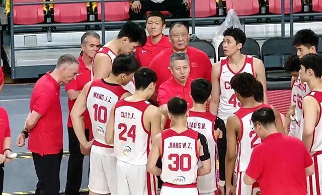 石奎官宣签约香港金牛!主动放弃CBA状元之名,这步棋走得太聪明