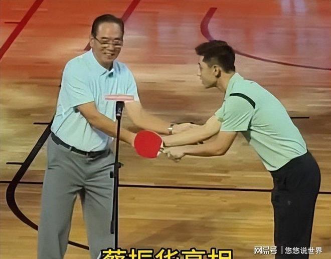 2004年,马加爵在案发前因病卧床,林某带回两份盒饭在317宿舍与他分食。这点温情,为何最终还是没能阻止四天后那场震惊全国的血案?