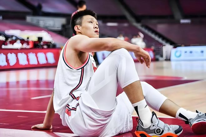 无人入选国家队+迎回超级外援布朗!北京男篮新赛季已无丢冠理由