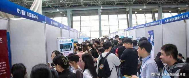 一双战靴,双向奔赴!东风风神为楚超襄阳队全员换战靴