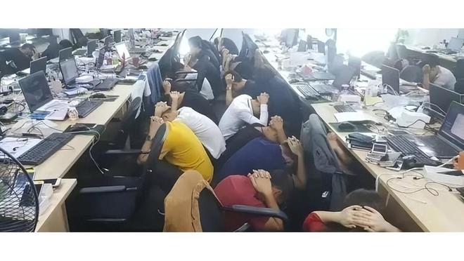 F1最危险的空气动力学,车底那条缝,是怎么把赛车一步步逼到失控的边缘