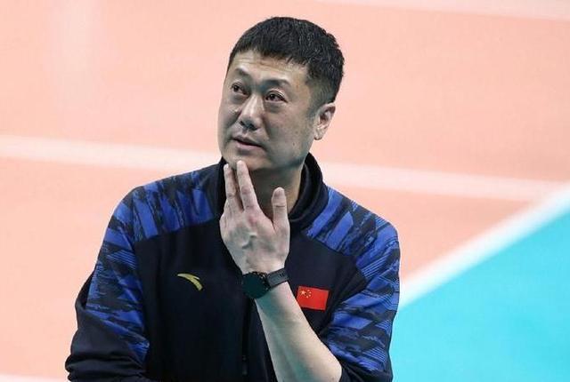 李连杰首度公开回应不管前妻两女儿:她们曾被送回北京由奶奶带大,但利智给前妻女儿买房留钱到100岁
