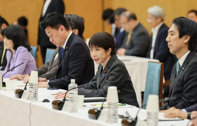老规矩:红事不请不到,礼到人不到。白事不请自到,礼到人不收