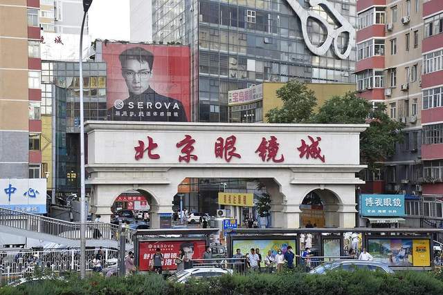 2026年还在插网线的设备,到底图什么?