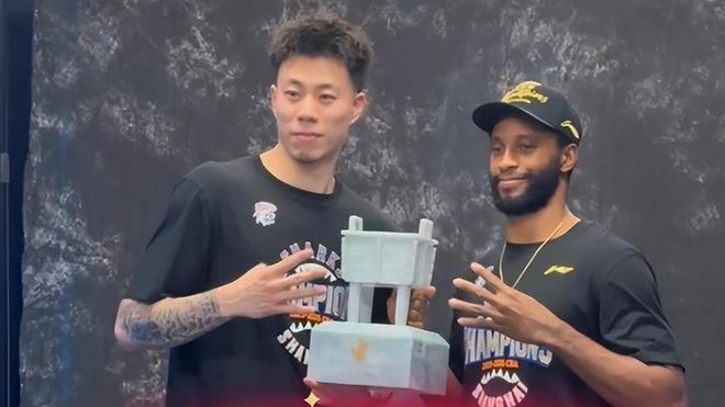 43分+10记三分!34岁老将创WNBA历史,率队锁定季后赛