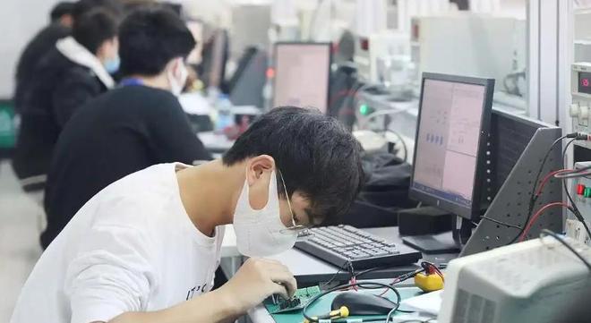 朱俊龙错失顶薪!29岁队友难留广厦,场均仅5分,比胡金秋更该卖
