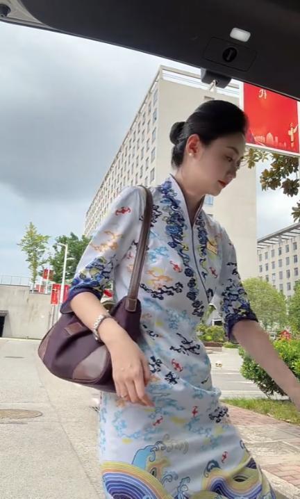 网红景区拦路收费,“吃相太难看”?