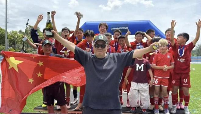 杨瀚森高效13+4+4引热议!外媒盛赞判若两人 调侃他能拿MVP